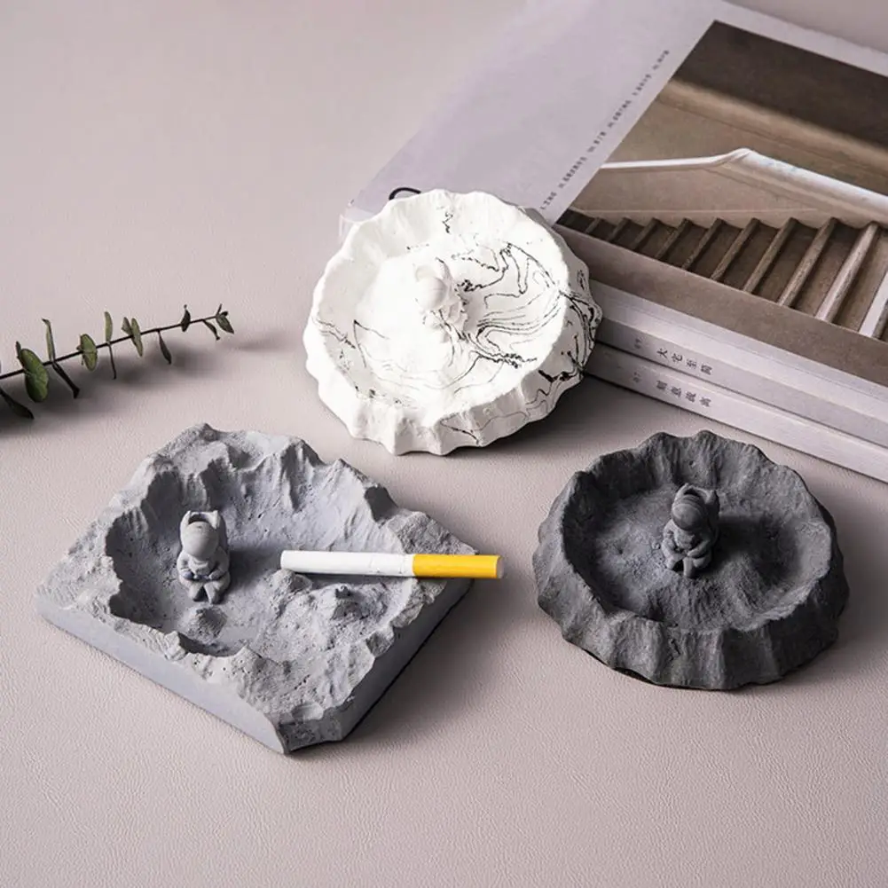 Portable Ash Tray Ashtray Ceramic Ashtrays Moon Astronaut Design Soot Holder Home Office Soot Box cenicero пепельница для дома 
Portable Ash Tray Ashtray Ceramic Ashtrays Moon Astronaut Design Soot Holder Home Office Soot Box cenicero пепельница для дома