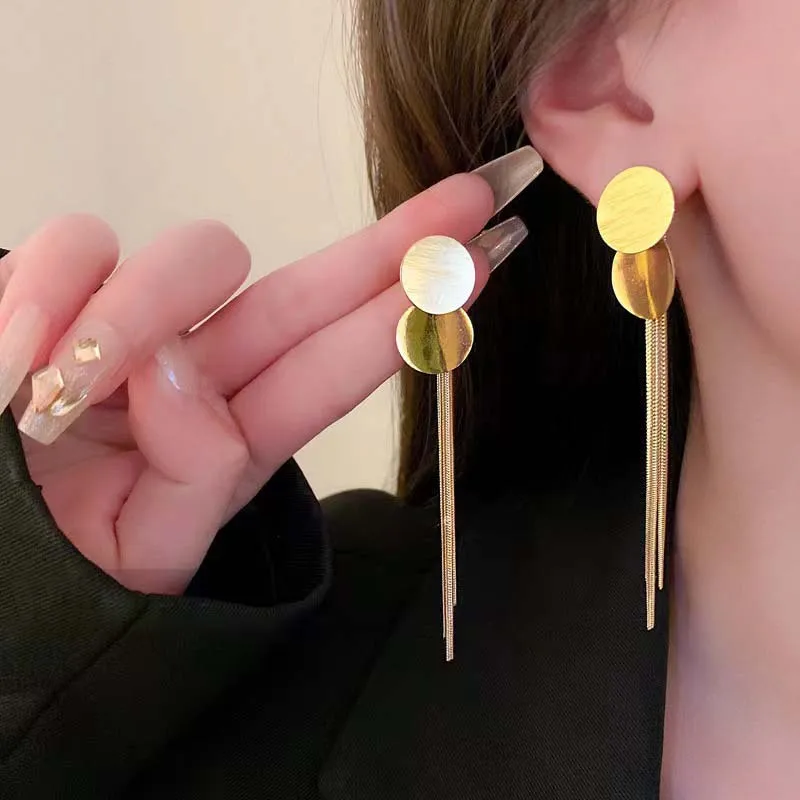 2023 New Fashion Trend Unique Design Elegant Delicate Round Long Tassel Earrings Women Jewelry Wedding Party Premium Gifts
2023 New Fashion Trend Unique Design Elegant Delicate Round Long Tassel Earrings Women Jewelry Wedding Party Premium Gifts