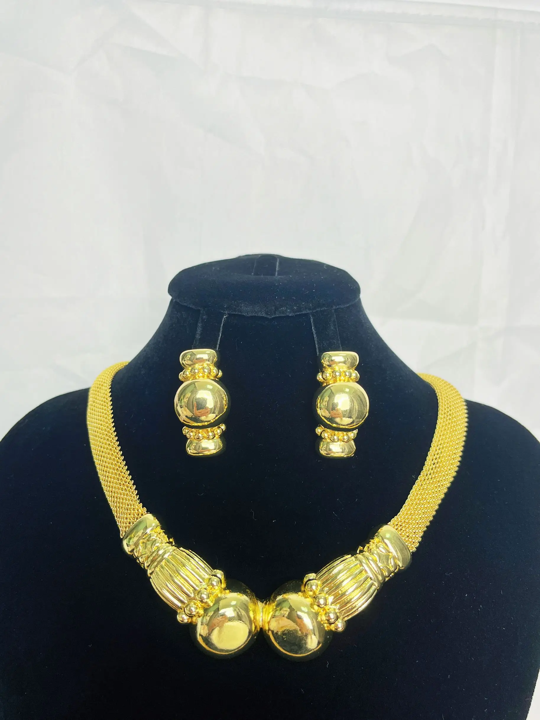 Комплект ювелирных изделий из Дубая, женская одежда Вечерние НКИ, свадьбы, юбилея, модное позолоченное роскошное и элегантное
Комплект ювелирных изделий из Дубая, женская одежда Вечерние НКИ, свадьбы, юбилея, модное позолоченное роскошное и элегантное