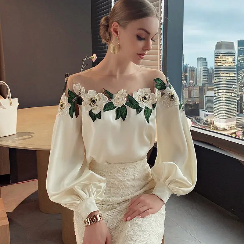 Women's Tops Autumn New Patchwork Embroidered Temperament Women Blouse Satin Mesh Lantern Sleeve Straight Women's Blouse Luxury
Women's Tops Autumn New Patchwork Embroidered Temperament Women Blouse Satin Mesh Lantern Sleeve Straight Women's Blouse Luxury