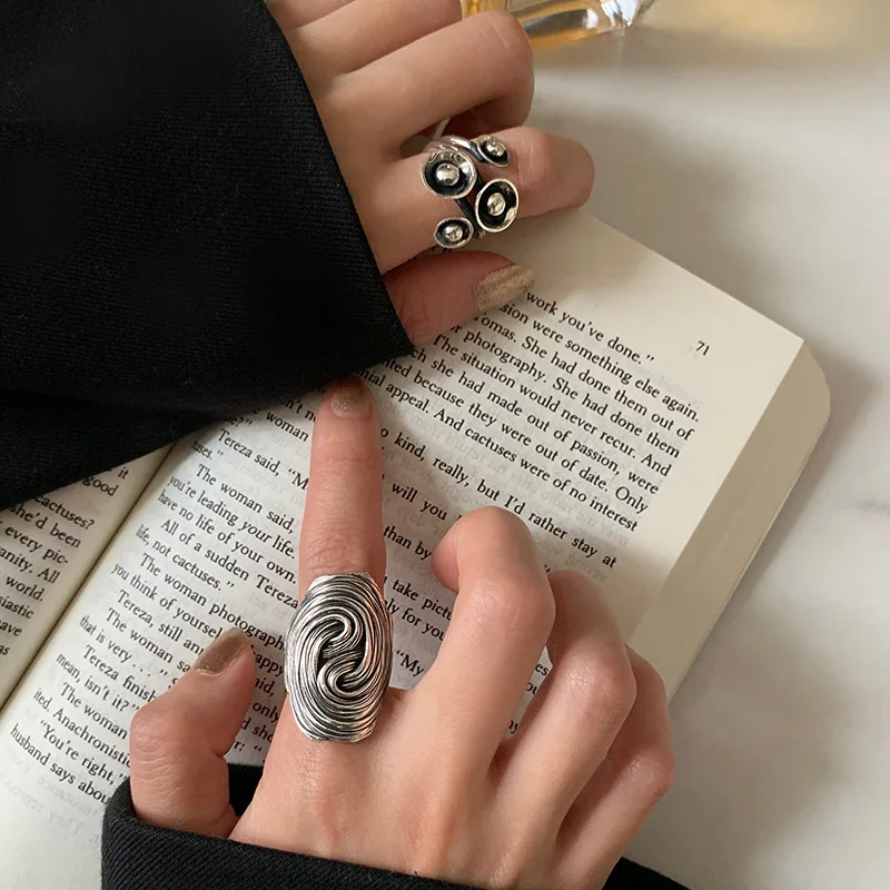 Thai Silver Color Personality Design Irregular Twist Oval Wide Ring For Women Men Fashion Creative High Quality Jewelry Gifts
Thai Silver Color Personality Design Irregular Twist Oval Wide Ring For Women Men Fashion Creative High Quality Jewelry Gifts