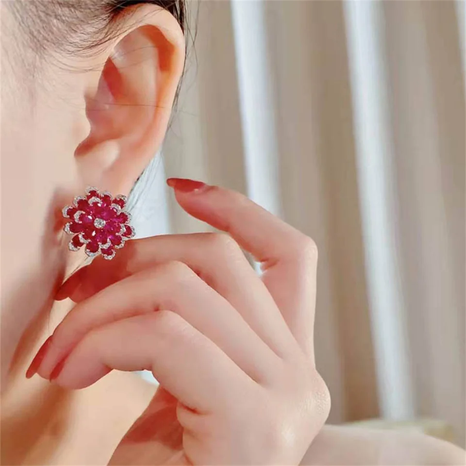 XIYAN 925 Sterling Silver Ruby earrings studs Synthetic red corundum flower earrings for women luxury fine jewelry
XIYAN 925 Sterling Silver Ruby earrings studs Synthetic red corundum flower earrings for women luxury fine jewelry