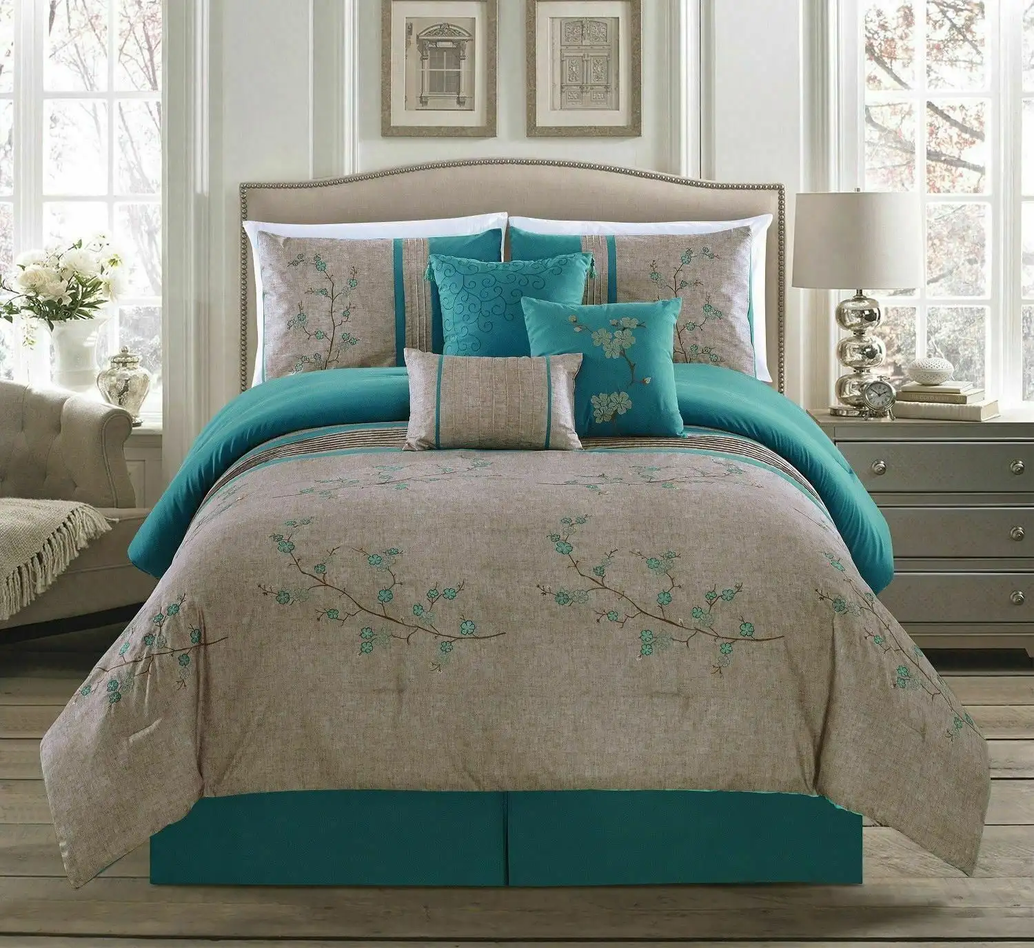 Luxury Floral 7 Piece Comforter Sets, Full with Shams, Bed Skirt, Cushions, Breakfast Pillow
Luxury Floral 7 Piece Comforter Sets, Full with Shams, Bed Skirt, Cushions, Breakfast Pillow