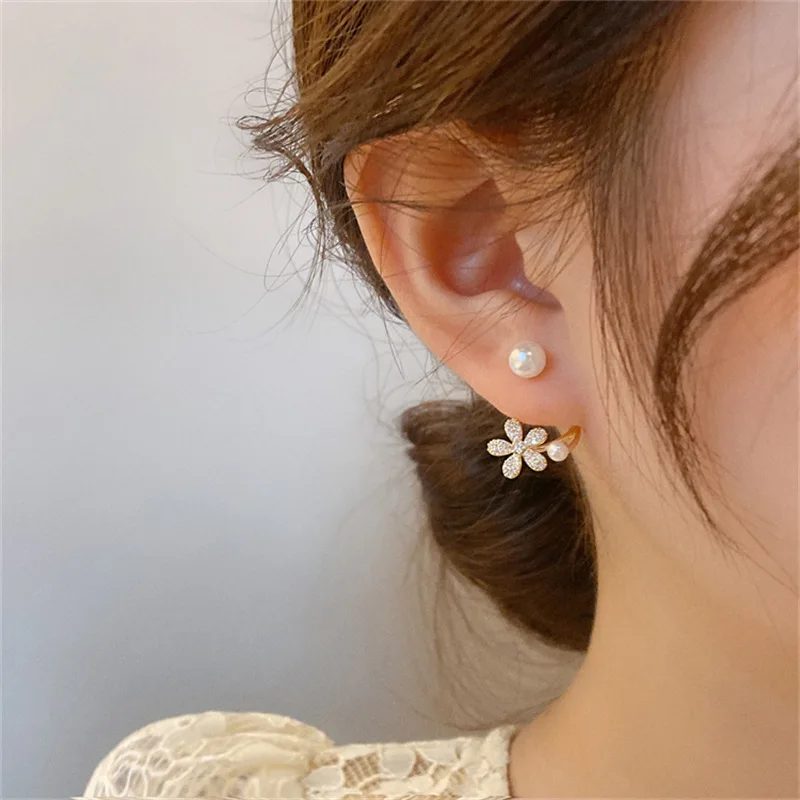 2022 New Korean Light Luxury Imitation Pearl Flower Pendant Earrings For Women Fashion Crystal Elegant Jewelry Party Gifts
2022 New Korean Light Luxury Imitation Pearl Flower Pendant Earrings For Women Fashion Crystal Elegant Jewelry Party Gifts