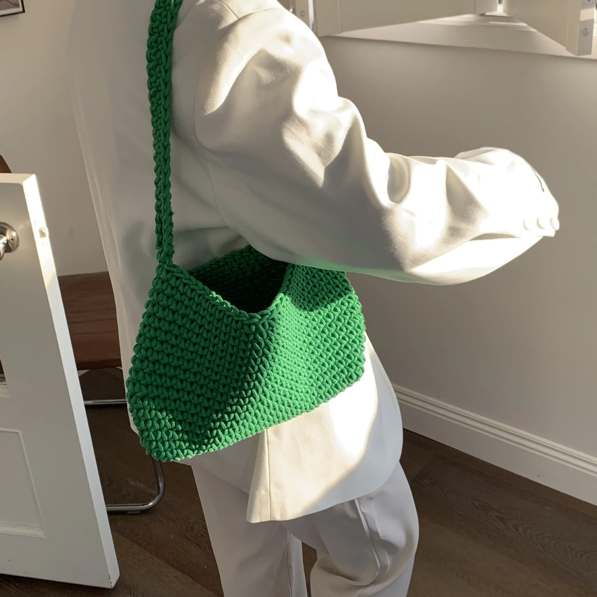 Handmade Knitted Bag New Cotton Rope Woven Bag Hand Woven Knitting Shoulder Bag Fashion Crochet Handbag Female
Handmade Knitted Bag New Cotton Rope Woven Bag Hand Woven Knitting Shoulder Bag Fashion Crochet Handbag Female