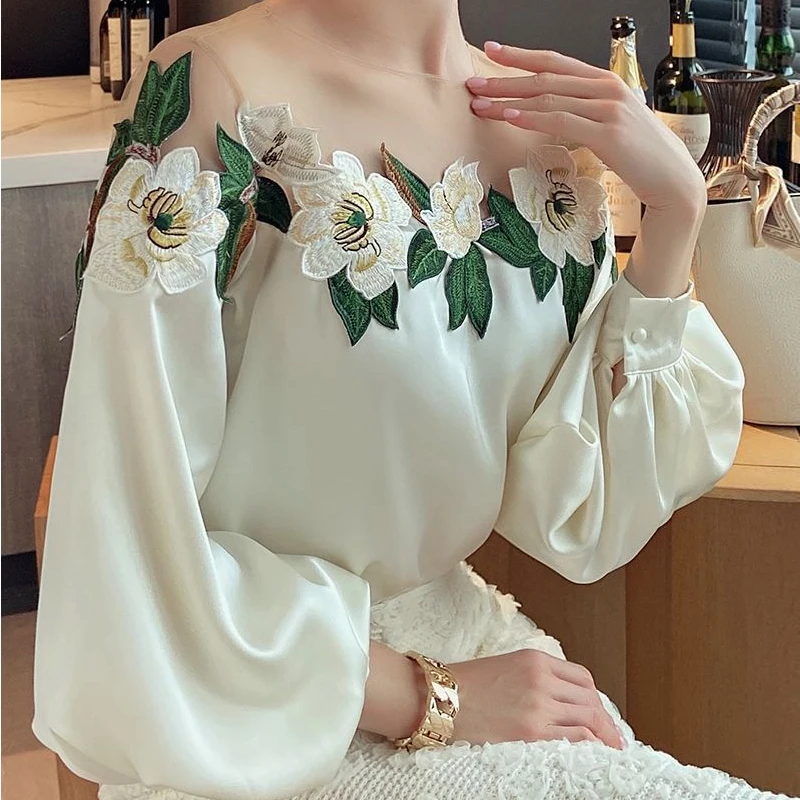 Vintage Embroidered Shirt Elegant Mesh Patchwork Satin Blouse O-neck Tops Spring Autumn Long Lantern Sleeve Women Clothes 24976
Vintage Embroidered Shirt Elegant Mesh Patchwork Satin Blouse O-neck Tops Spring Autumn Long Lantern Sleeve Women Clothes 24976