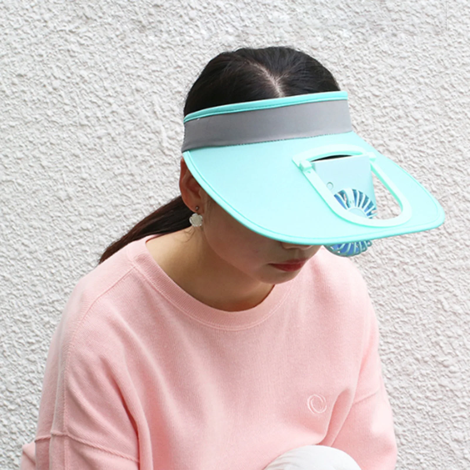 Empty Top Summer Hat Fan USB Charging Breathable Sunscreen Cap Adult Outdoor Sports Breathable Peaked Cap With Mini Folding Fan
Empty Top Summer Hat Fan USB Charging Breathable Sunscreen Cap Adult Outdoor Sports Breathable Peaked Cap With Mini Folding Fan