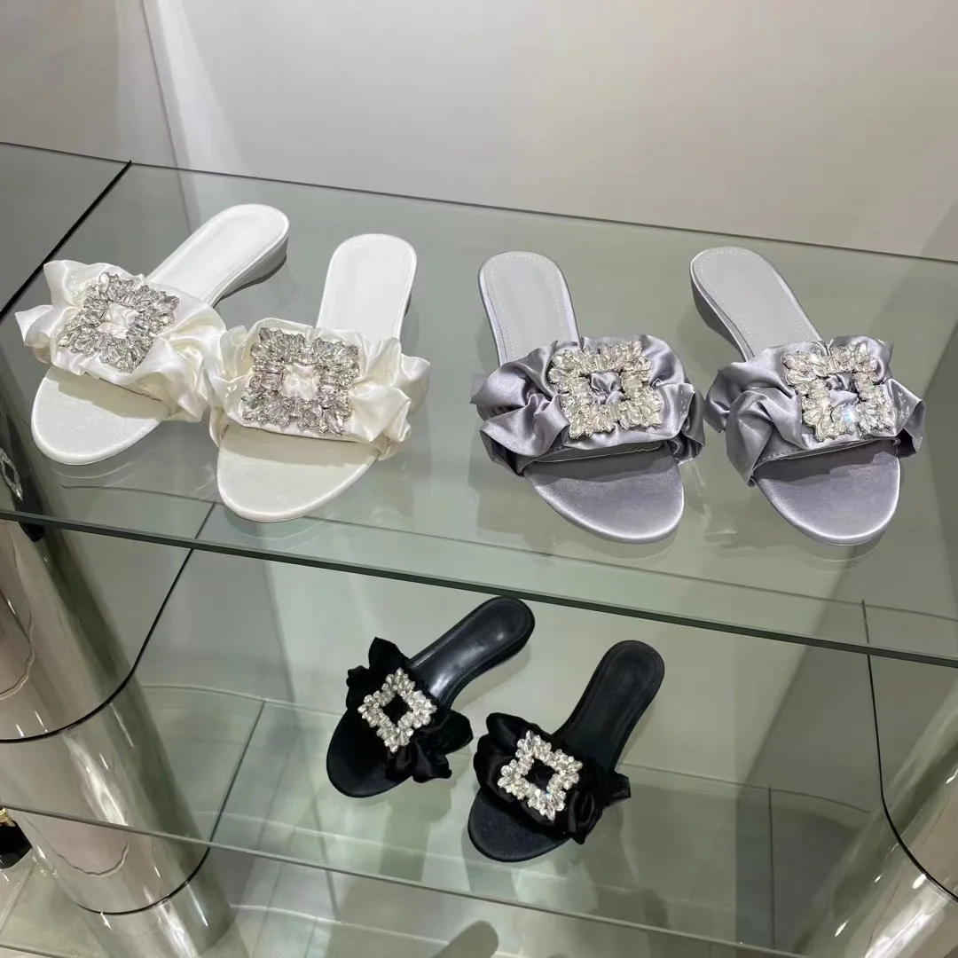 Open Toe Women Slippers Rhinestone Buckle Chain Summer Casual Slides 2022 New Arrivals Black White Gray Outside Flip Flops
Open Toe Women Slippers Rhinestone Buckle Chain Summer Casual Slides 2022 New Arrivals Black White Gray Outside Flip Flops