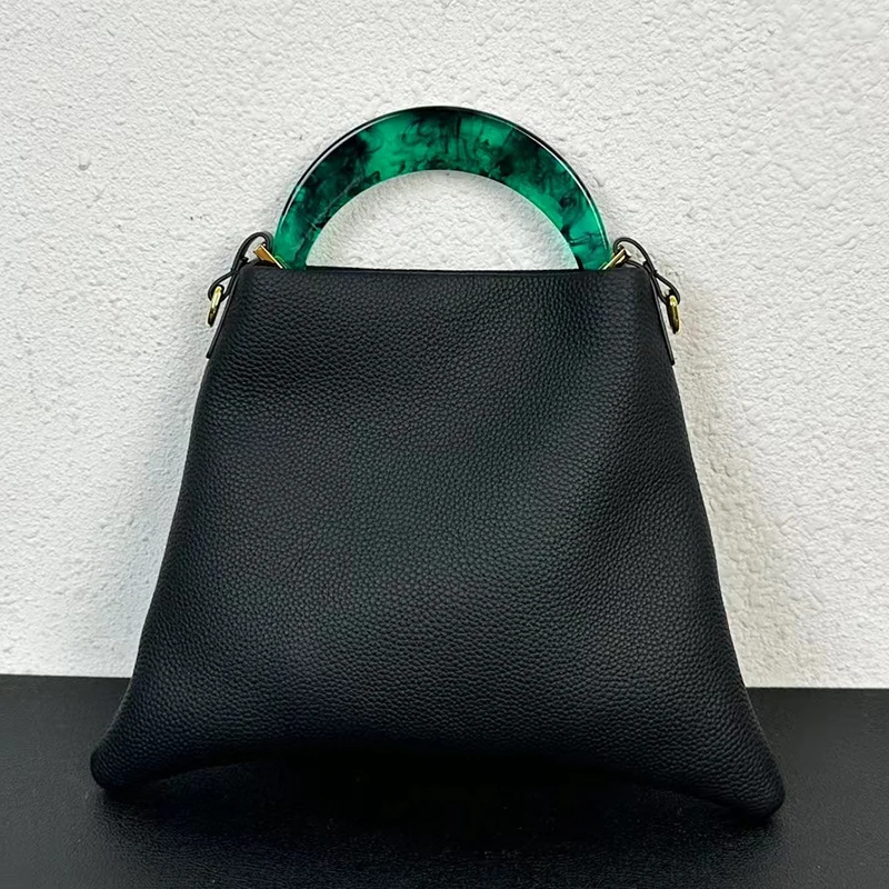 Vintage color contrast handle leather handbag Women's new bucket bag Luxury multi-functional large capacity shoulder bag
Vintage color contrast handle leather handbag Women's new bucket bag Luxury multi-functional large capacity shoulder bag