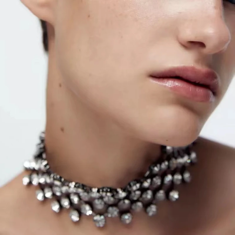Retro Temperament High-grade Rhinestone Necklace Exaggerated Punk Style Luxury Lady Party Necklace
Retro Temperament High-grade Rhinestone Necklace Exaggerated Punk Style Luxury Lady Party Necklace