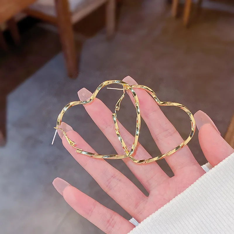 Серьги из серебра S925 пробы, простые и крупные большие круглые серьги в форме сердца, супер-вспышка, изысканный Усовершенствованный дизайн, ч...
Серьги из серебра S925 пробы, простые и крупные большие круглые серьги в форме сердца, супер-вспышка, изысканный Усовершенствованный дизайн, ч...