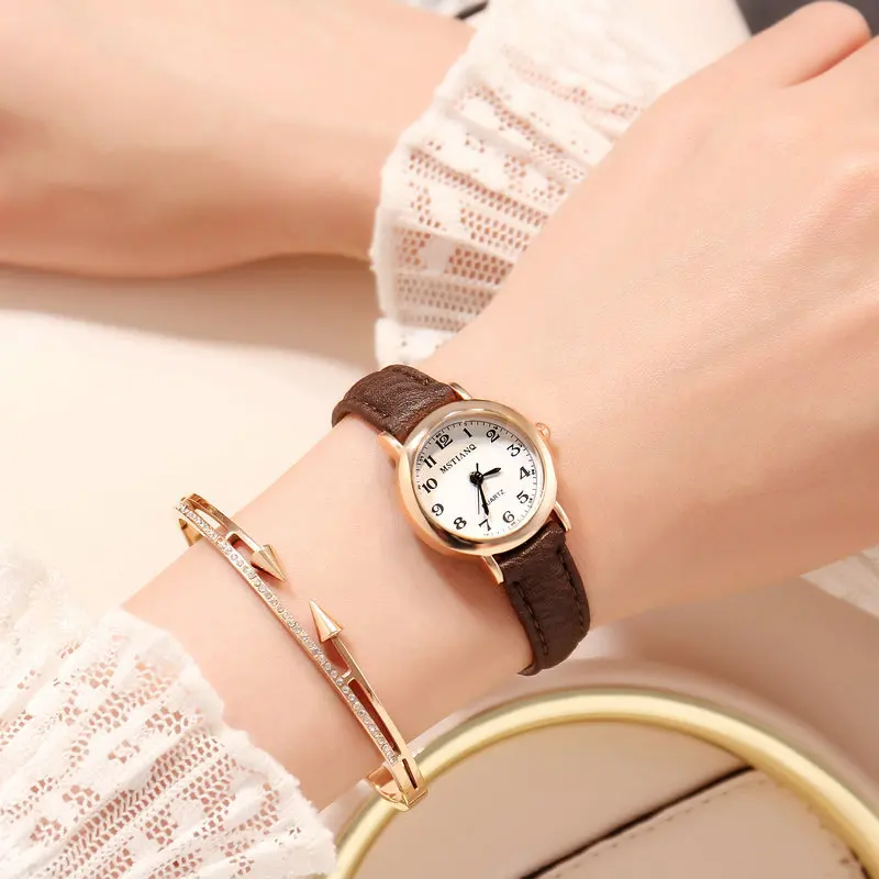 

Часы наручные Ulzzang женские кварцевые, модные брендовые простые в ретро стиле, с кожаным ремешком, белые маленькие, 2023