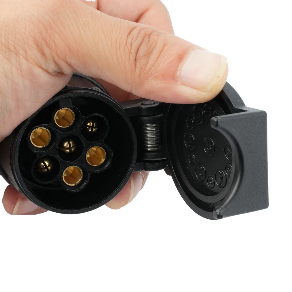 1PC European RV Tractor Power Plug Interface Modification Socket Adapter 13 To 7 Pin Adapter High Quality Camper Car Accessories
1PC European RV Tractor Power Plug Interface Modification Socket Adapter 13 To 7 Pin Adapter High Quality Camper Car Accessories