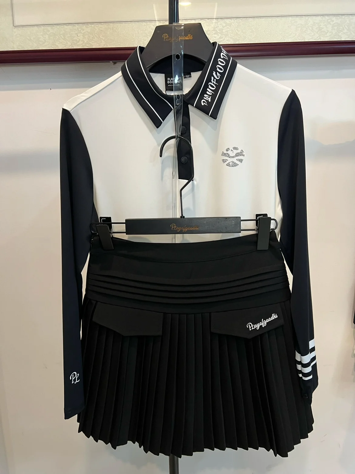 Golf Clothing Women's Autumn Style Long Sleeve T-shirt Korean Slim Stretch Top Golf Suit Ladies Pleated Skirt Shorts Skort
Golf Clothing Women's Autumn Style Long Sleeve T-shirt Korean Slim Stretch Top Golf Suit Ladies Pleated Skirt Shorts Skort