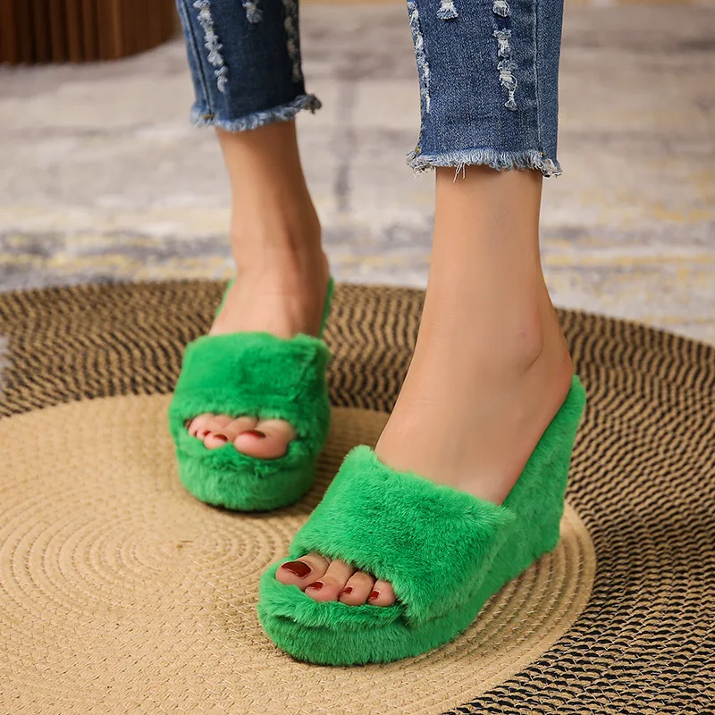 European And American Plush Fashion Women's Slippers Autumn 2022 Solid Color New Comfortable High-Heeled Women's Cotton Slippers
European And American Plush Fashion Women's Slippers Autumn 2022 Solid Color New Comfortable High-Heeled Women's Cotton Slippers