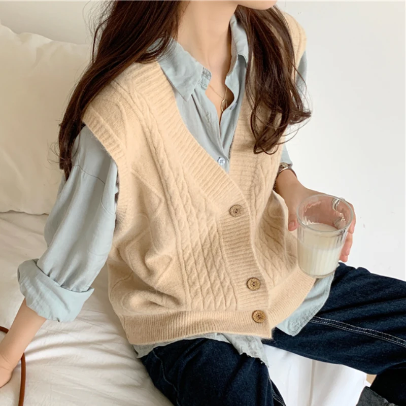 Autumn Women Vest Sweater Loose Fashion V Neck Single Breasted Korean Sleeveless Knitted Cardigan Solid Casual Ladies Tops
Autumn Women Vest Sweater Loose Fashion V Neck Single Breasted Korean Sleeveless Knitted Cardigan Solid Casual Ladies Tops