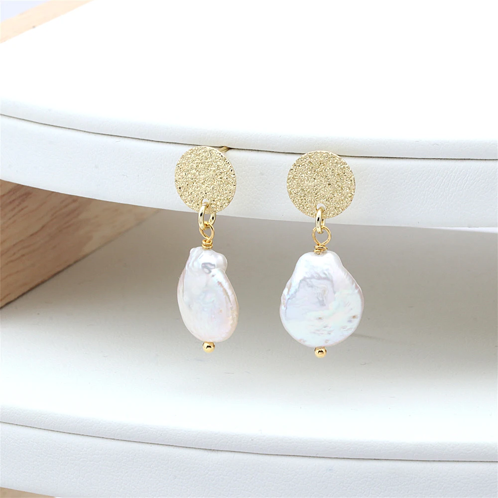 

Fashion Irregular Freshwater Pearls Dangle Earrings For Women New Temperament Delicate Ear Studs Party Jewelry Gifts Wholesale