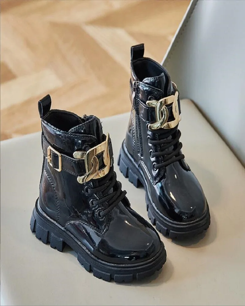 2023 New Kids Shoes Girls Ankle Boots Buckle Bag British Style Winter Snow Boots Plush Cotton Flat Pu Platform Princess Shoes
2023 New Kids Shoes Girls Ankle Boots Buckle Bag British Style Winter Snow Boots Plush Cotton Flat Pu Platform Princess Shoes