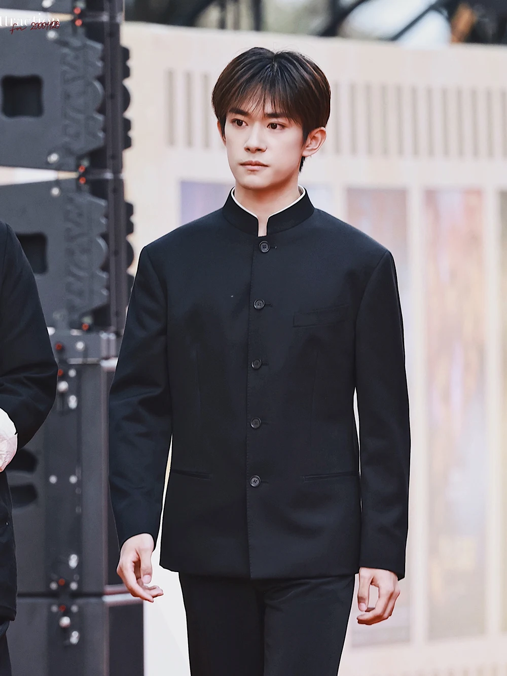 _ 2023 Мужская Новая мода оригинальный дизайн Подиум стоячий воротник китайская туника костюм брикет костюмы
_ 2023 Мужская Новая мода оригинальный дизайн Подиум стоячий воротник китайская туника костюм брикет костюмы