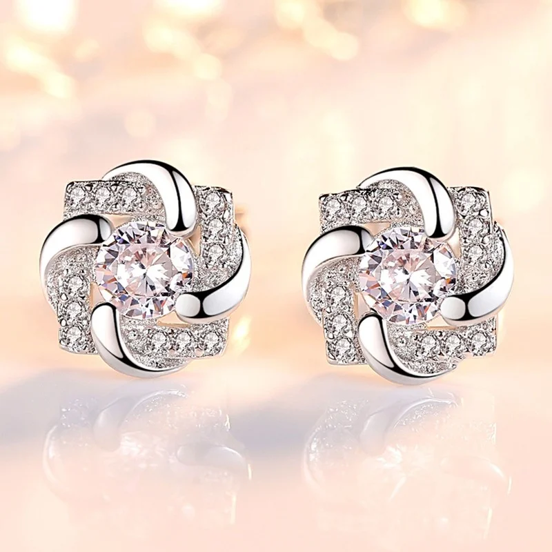 925 Sterling Silver Stud Earrings High Quality Woman Fashion Jewelry New Lucky Clover Crystal Zircon Hot Sale Earrings
925 Sterling Silver Stud Earrings High Quality Woman Fashion Jewelry New Lucky Clover Crystal Zircon Hot Sale Earrings