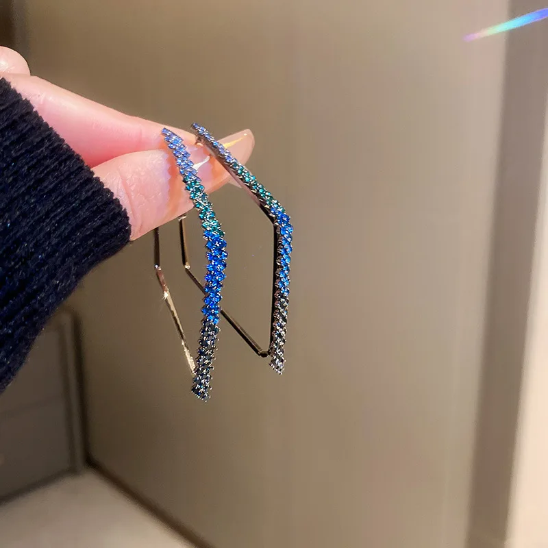 New Geometric Rhombus Blue Rhinestone Hoop Earrings For Women Simple Jewelry Fashion Statement Crystal Earings Christmas Gifts
New Geometric Rhombus Blue Rhinestone Hoop Earrings For Women Simple Jewelry Fashion Statement Crystal Earings Christmas Gifts