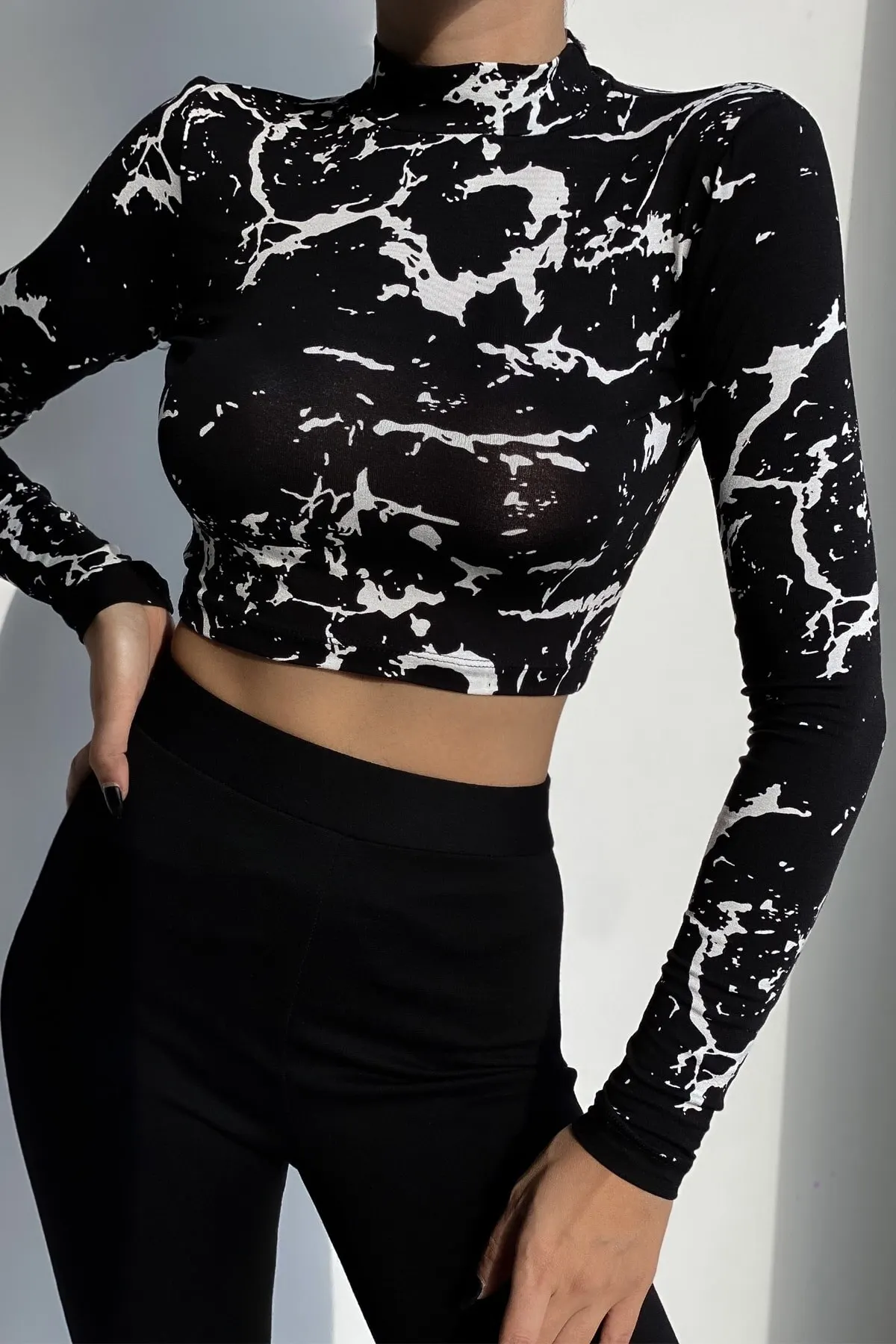 Women's Summer Crop Top Blouse Black Digital Printed Turtleneck Long Sleeve Short Blouse hot girl top bottoming shirt
Women's Summer Crop Top Blouse Black Digital Printed Turtleneck Long Sleeve Short Blouse hot girl top bottoming shirt