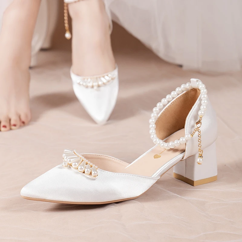 Women High Heels Shoes Sexy Pumps Wedding Bride Shoes Pearl Rhinestones Pointed Toe Thick High-heeled Sandals for Spring 2022
Women High Heels Shoes Sexy Pumps Wedding Bride Shoes Pearl Rhinestones Pointed Toe Thick High-heeled Sandals for Spring 2022