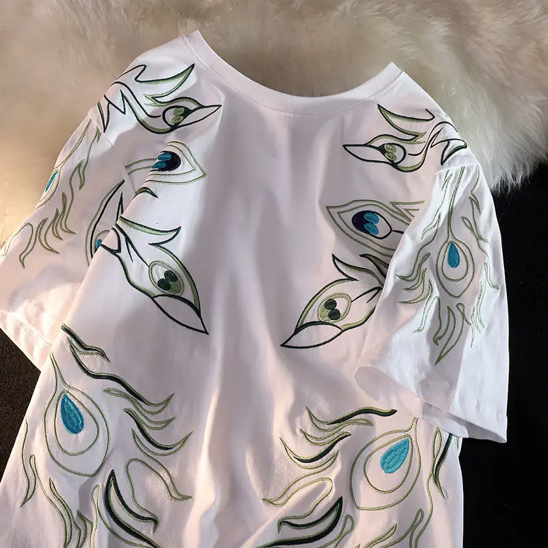 2022 Harajuku Japan Style Peacock Feather Embroidery T Shirts Men Women Hip Hop Street White Graphic Tee Summer Cotton Oversized
2022 Harajuku Japan Style Peacock Feather Embroidery T Shirts Men Women Hip Hop Street White Graphic Tee Summer Cotton Oversized