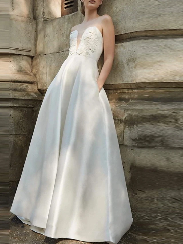 Long A-Line Wedding Dresses Strapless Court Train Lace Satin Sleeveless Romantic Bridal Gowns with Appliques
Long A-Line Wedding Dresses Strapless Court Train Lace Satin Sleeveless Romantic Bridal Gowns with Appliques