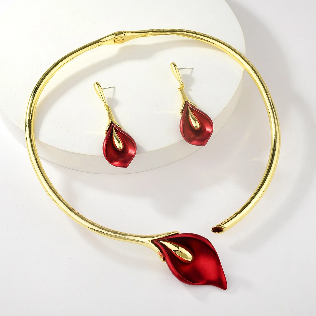 Viennois African Dubai Gold Women's Jewelry Sets Blue Red Petal Leaf Necklace and Earrings Costume Jewelry Set Bridal Accessory
Viennois African Dubai Gold Women's Jewelry Sets Blue Red Petal Leaf Necklace and Earrings Costume Jewelry Set Bridal Accessory