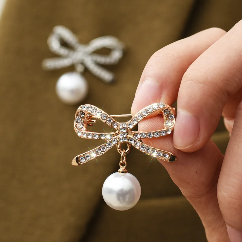 Imitation Pearl Rhinestone Brooch Women Elegant Circle Jewelry Bow Brooch Pins Party Wedding Gift Fashion Baroque Accessories
Imitation Pearl Rhinestone Brooch Women Elegant Circle Jewelry Bow Brooch Pins Party Wedding Gift Fashion Baroque Accessories