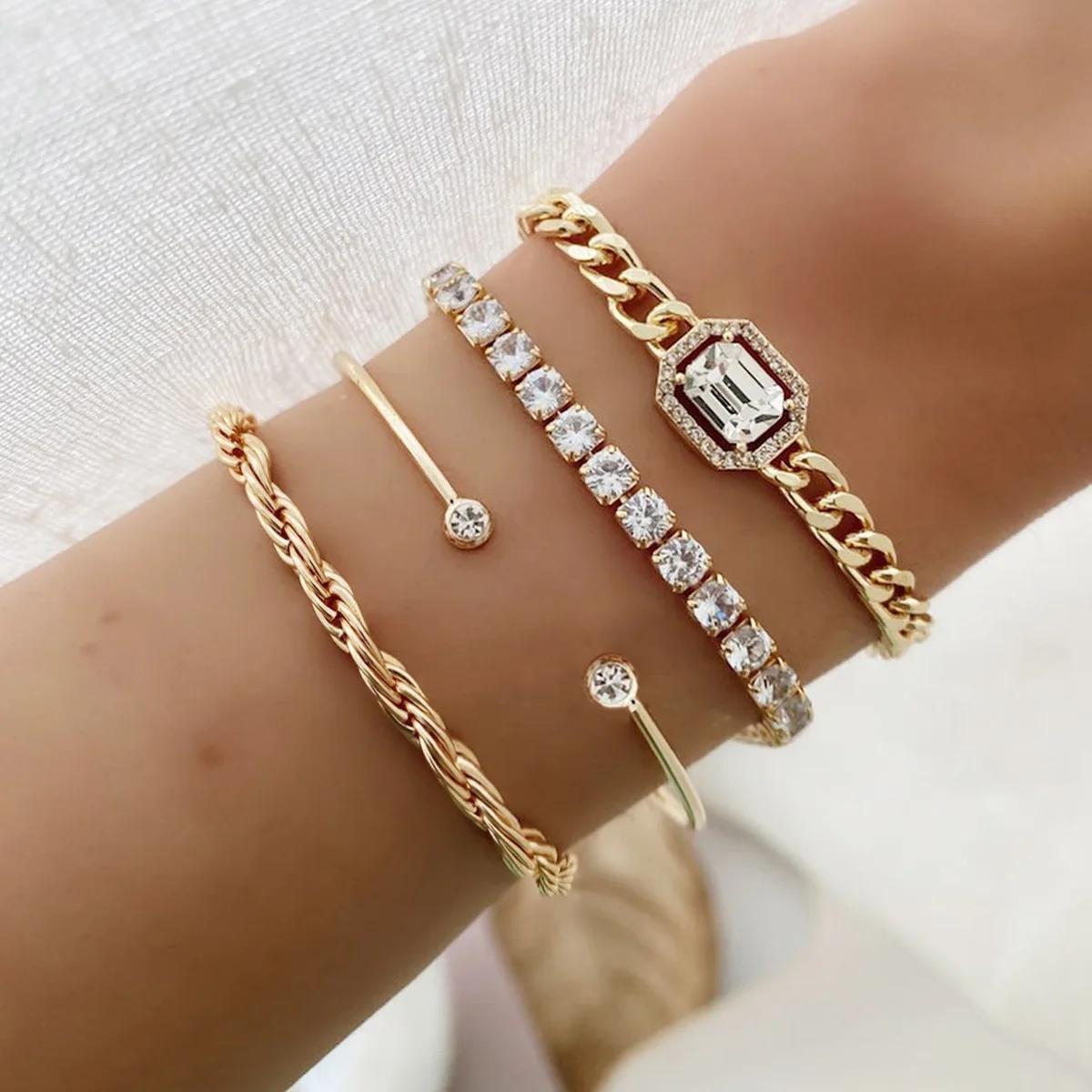 

Open Bracelet Bracelet Set Women's Hot Fried Dough Twists Chain Chain Imitation Gem Set Diamond Women's Fashion Bracelet