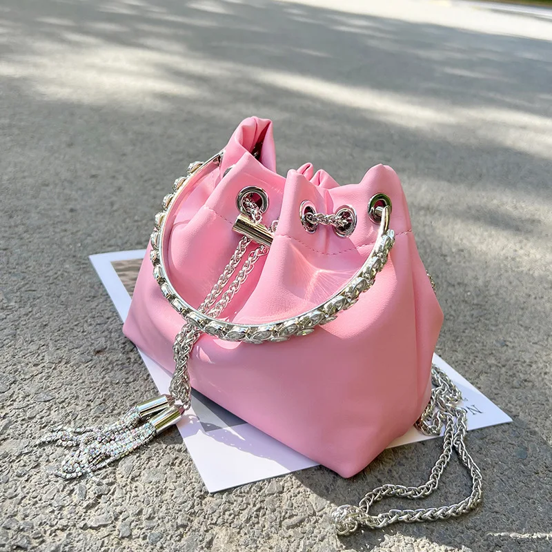 Summer Luxury Designer Mini Shoulder Crossbody Bags for Women Bucket Chain Diamond Handle Women's Bag 2022 Trend Woman Handbags
Summer Luxury Designer Mini Shoulder Crossbody Bags for Women Bucket Chain Diamond Handle Women's Bag 2022 Trend Woman Handbags