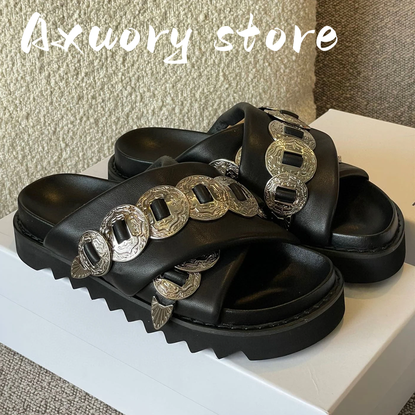 2023 New Summer Women Slippers Rivet Flats Mules Shoes Genuine Leather Thick Sole Shoes Street Comfortable Women's Shoes Slipper
2023 New Summer Women Slippers Rivet Flats Mules Shoes Genuine Leather Thick Sole Shoes Street Comfortable Women's Shoes Slipper