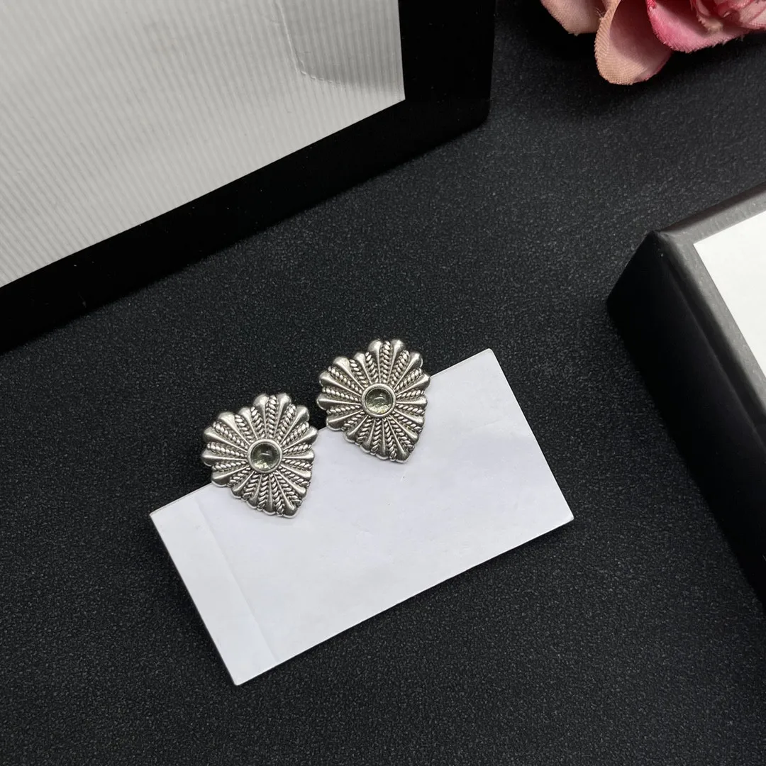 French vintage court style noble temperament earrings 
French vintage court style noble temperament earrings