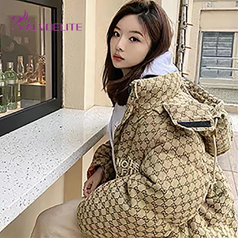 Autumn Winter New Woman Cotton Clothes Plus Velvet Warm High-quality Down Jacket Thin Section Fashion Loose Printing Hooded Top 
Autumn Winter New Woman Cotton Clothes Plus Velvet Warm High-quality Down Jacket Thin Section Fashion Loose Printing Hooded Top
