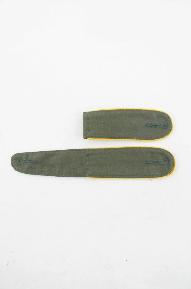 

GISH-101 WWII German Heer DAK Cavalry Recon EM shoulder boards