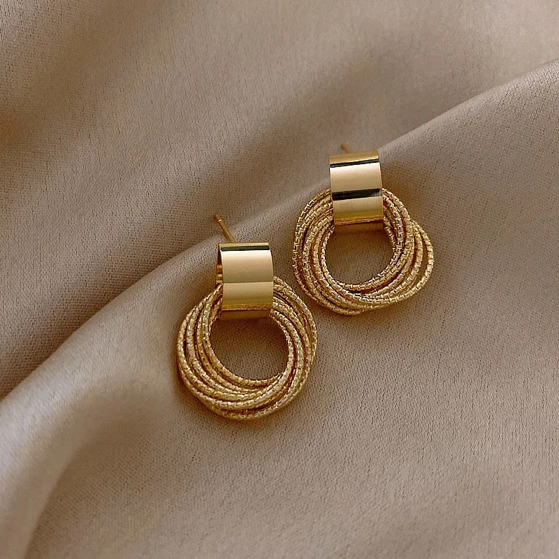 Retro Metallic Gold Color Multiple Small Circle Pendant Earrings 2022 New Jewelry Fashion Wedding Party Earrings For Woman
Retro Metallic Gold Color Multiple Small Circle Pendant Earrings 2022 New Jewelry Fashion Wedding Party Earrings For Woman