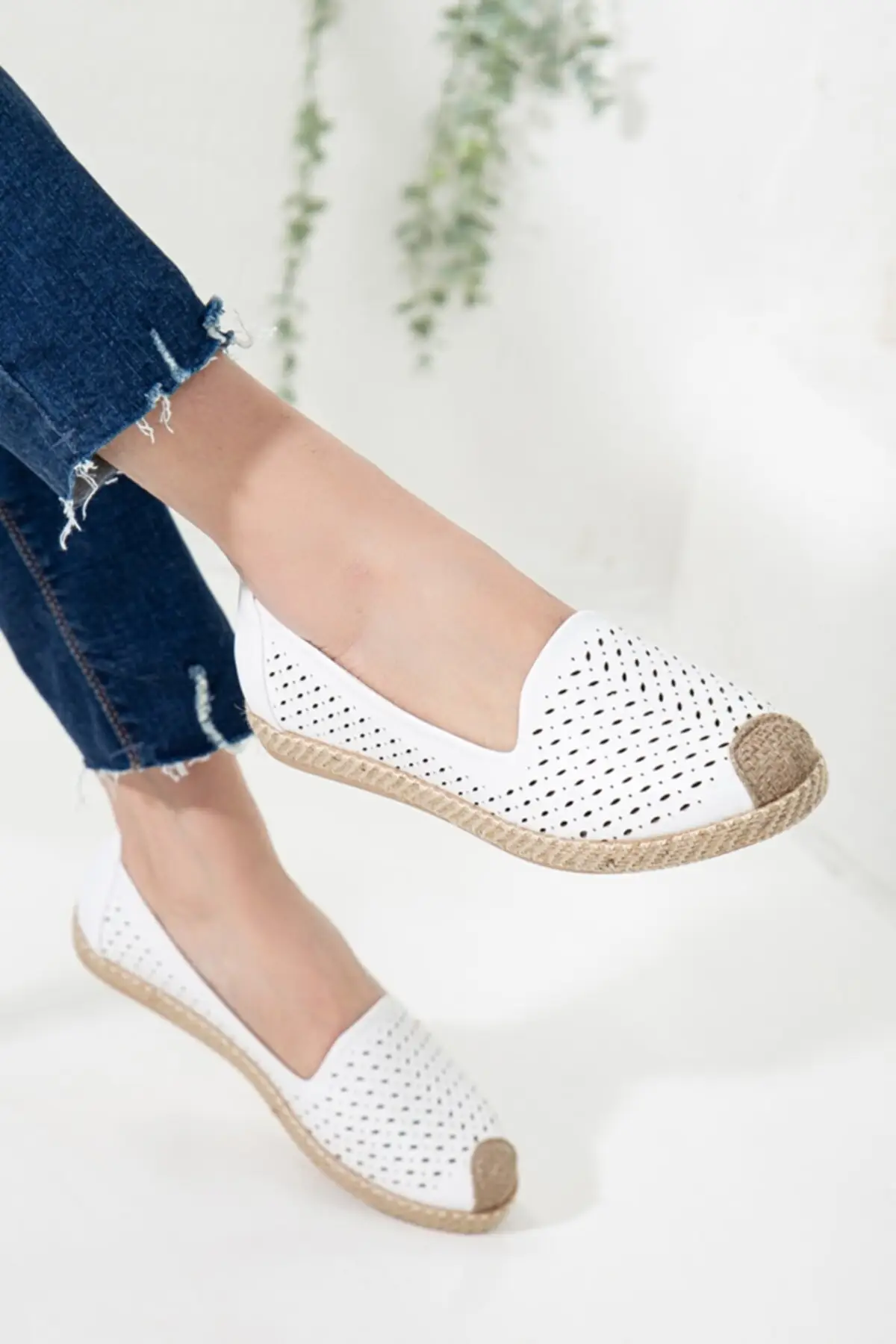 Women Flats Shoes White pattern Summer Shoes Fashion Flats For Ladies Casual Shoes Elegant Flat Summer Footwear
Women Flats Shoes White pattern Summer Shoes Fashion Flats For Ladies Casual Shoes Elegant Flat Summer Footwear