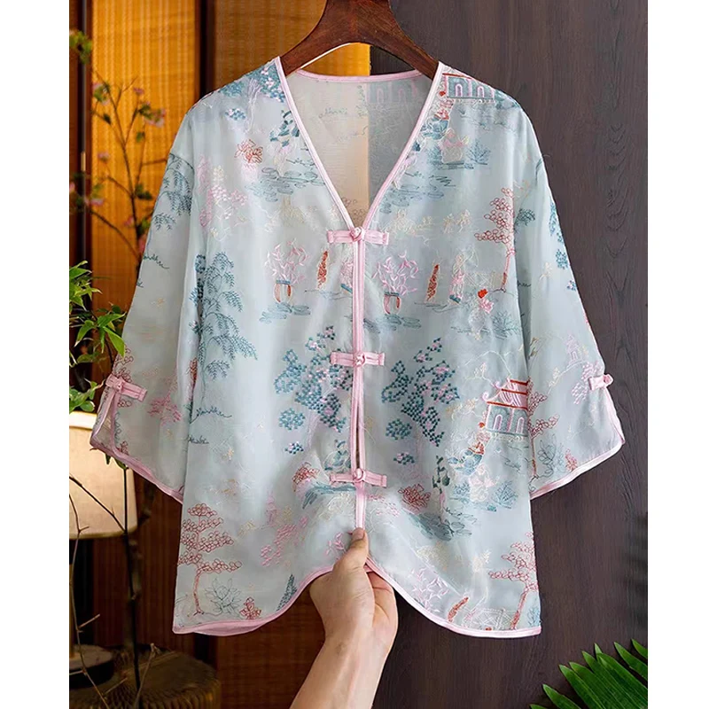 Chinese Style Embroidered Splicing Bright Line Decoration V-Neck Shirt Women's 2023 Autumn New Elegant Single Breasted Top S-XXL 
Chinese Style Embroidered Splicing Bright Line Decoration V-Neck Shirt Women's 2023 Autumn New Elegant Single Breasted Top S-XXL