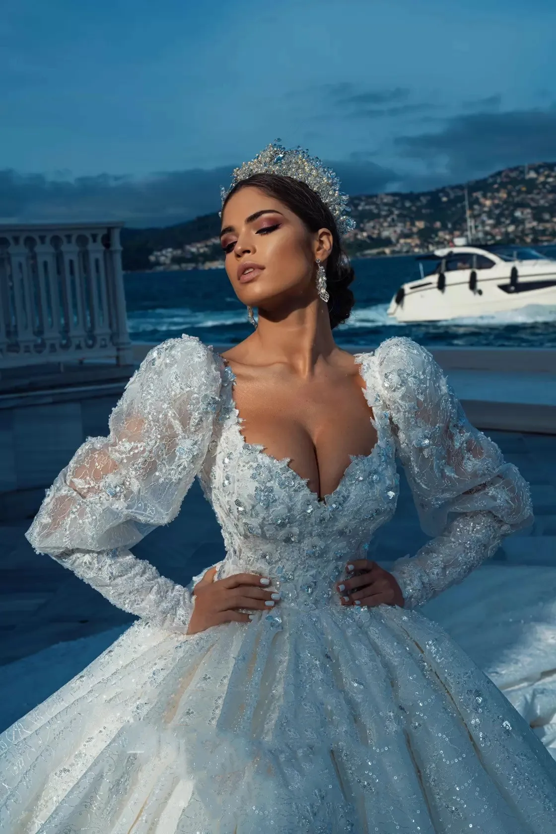 Luxury Wedding Dress Long Sleeves V Neck Sequins Appliques Beads Lace Catheral Ruffles Bridal Gowns Plus Size Robe de mariée
Luxury Wedding Dress Long Sleeves V Neck Sequins Appliques Beads Lace Catheral Ruffles Bridal Gowns Plus Size Robe de mariée