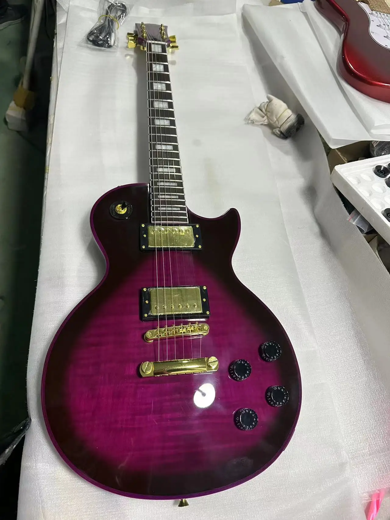 Классическая Гитара les paul, корпус пианино из цельной древесины, качественные аксессуары, Лидер продаж
Классическая Гитара les paul, корпус пианино из цельной древесины, качественные аксессуары, Лидер продаж