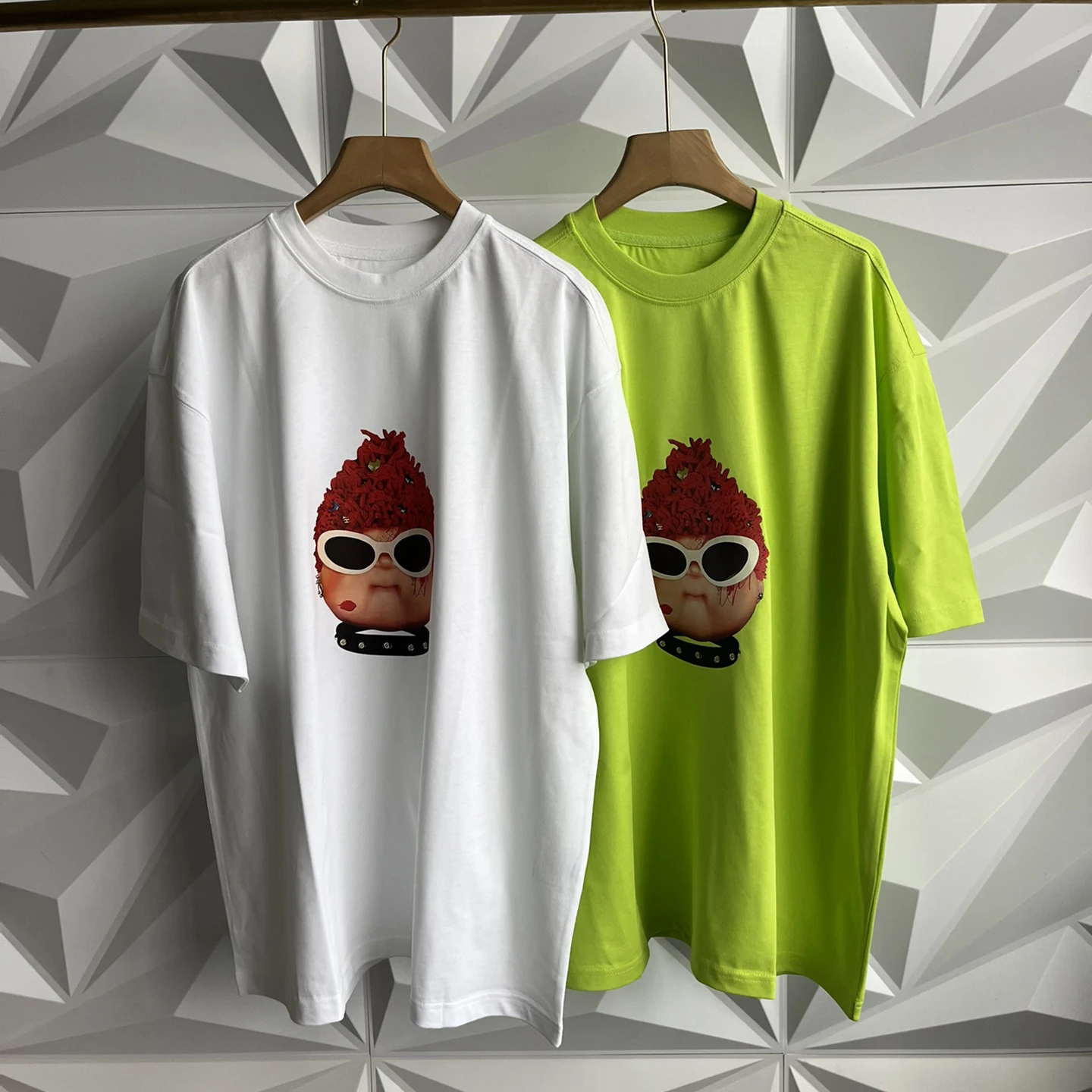 2022 new products niche fashion like 3D cartoon glasses doll head print rivet decoration short-sleeved T-shirt women's top women
2022 new products niche fashion like 3D cartoon glasses doll head print rivet decoration short-sleeved T-shirt women's top women