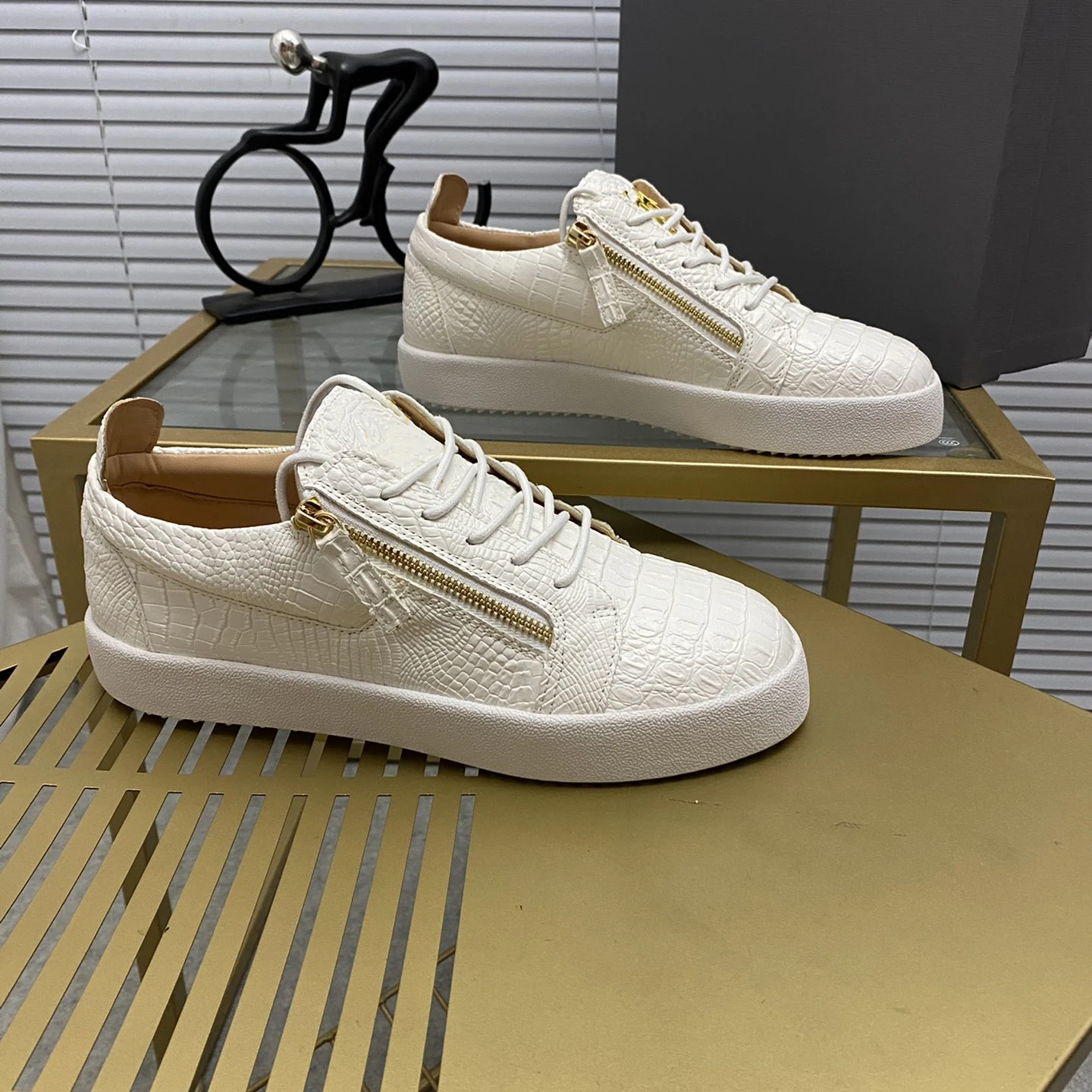 

Top Quality GZ Mens Casual Shoes Luxury Womens Leather Sneakers Unisex Fashion Trainers Youth Designer Canvas Shoes MD0037