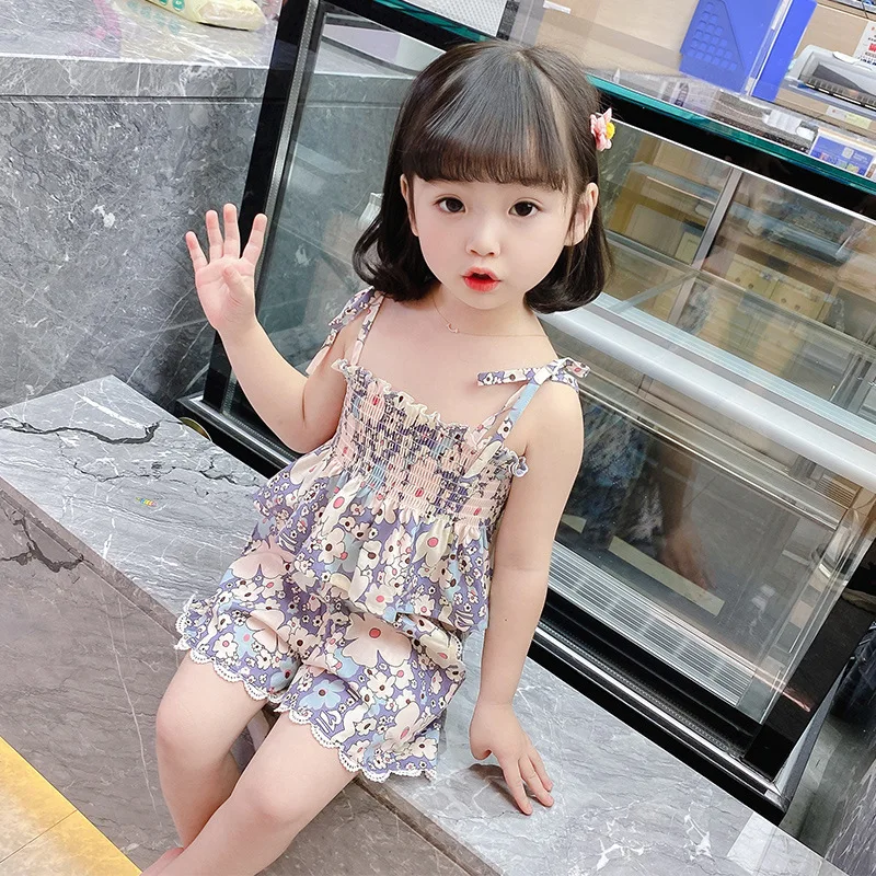 Children's Floral Suit Cotton Pleated Suspender Top + Lace Shorts Two-piece Set Fashion Casual Children's Clothes 2022 Summer
Children's Floral Suit Cotton Pleated Suspender Top + Lace Shorts Two-piece Set Fashion Casual Children's Clothes 2022 Summer
