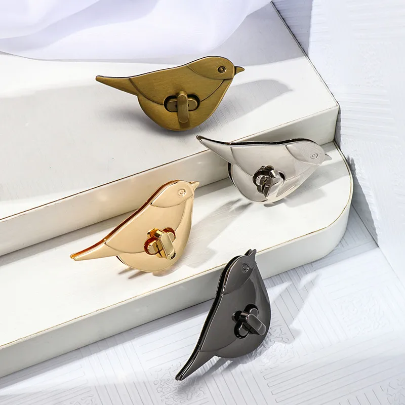 Metal Bag Turn Lock for DIY Decor Women Handbag Bird Clasp Locks Shoulder Bags Hardware Decoration Accessories
Metal Bag Turn Lock for DIY Decor Women Handbag Bird Clasp Locks Shoulder Bags Hardware Decoration Accessories
