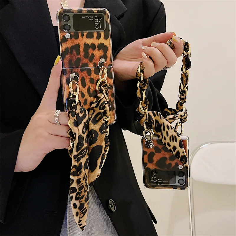 Leopard Chains Phone Case for Samsung Galaxy Z Flip 3 Z Flip 4 Hard PC Back Cover for ZFlip3 ZFlip4 Case Shell
Leopard Chains Phone Case for Samsung Galaxy Z Flip 3 Z Flip 4 Hard PC Back Cover for ZFlip3 ZFlip4 Case Shell