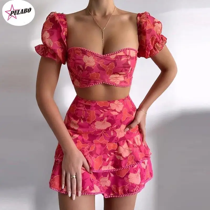 Женский комплект из 2 предметов, короткий топ с коротким рукавом и юбка с оборками и цветочным принтом
Женский комплект из 2 предметов, короткий топ с коротким рукавом и юбка с оборками и цветочным принтом