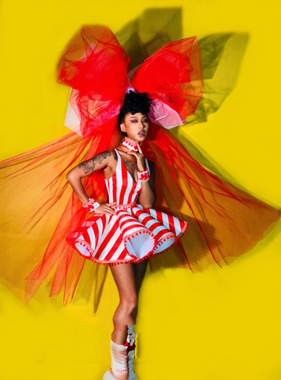 Женское сценическое платье с бантом, ярких цветов
Женское сценическое платье с бантом, ярких цветов