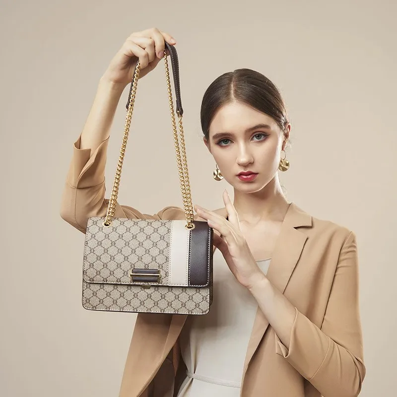 Light Luxury Brand Women's Bag 2023 New Versatile Fashion High Sense Designer Genuine Leather Retro Print Crossbody Shoulder Bag
Light Luxury Brand Women's Bag 2023 New Versatile Fashion High Sense Designer Genuine Leather Retro Print Crossbody Shoulder Bag